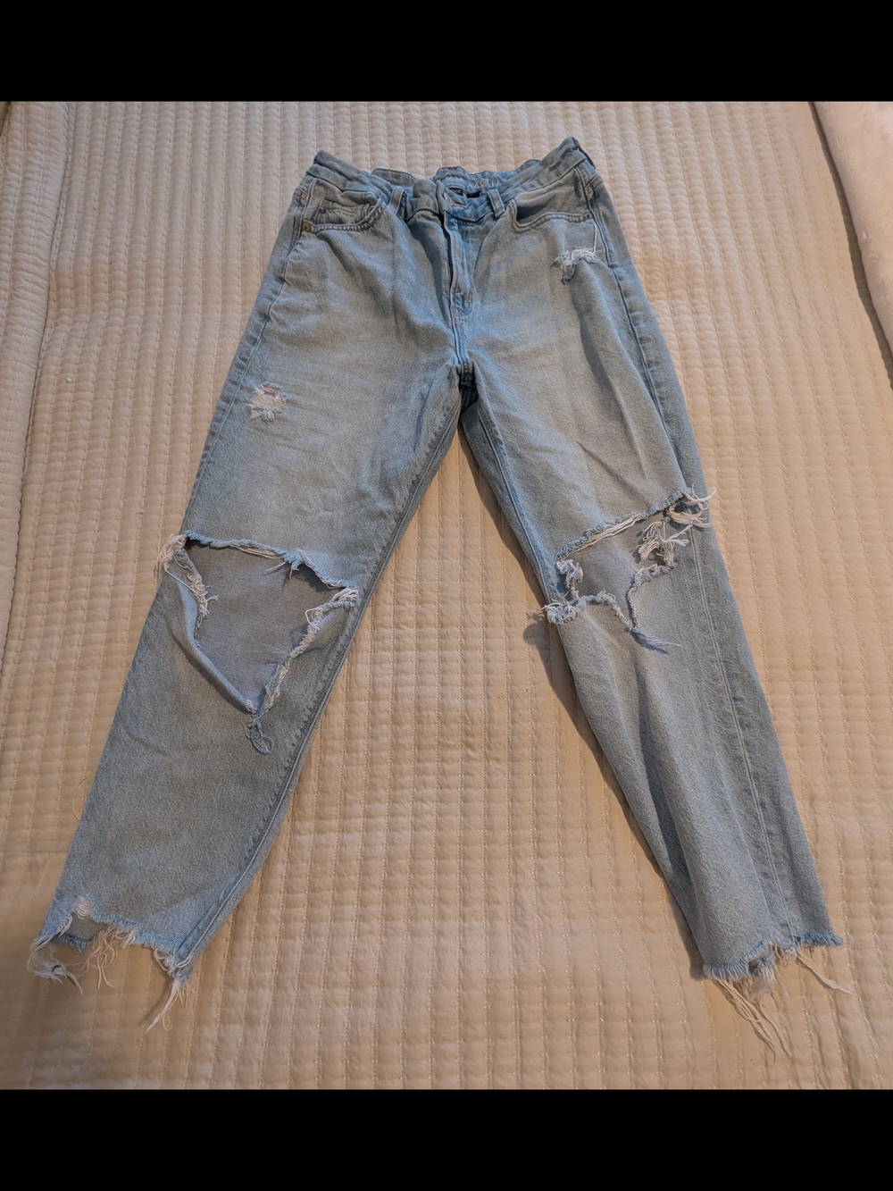 American Eagle Outfitters Light Wash Distressed Denim Jeans